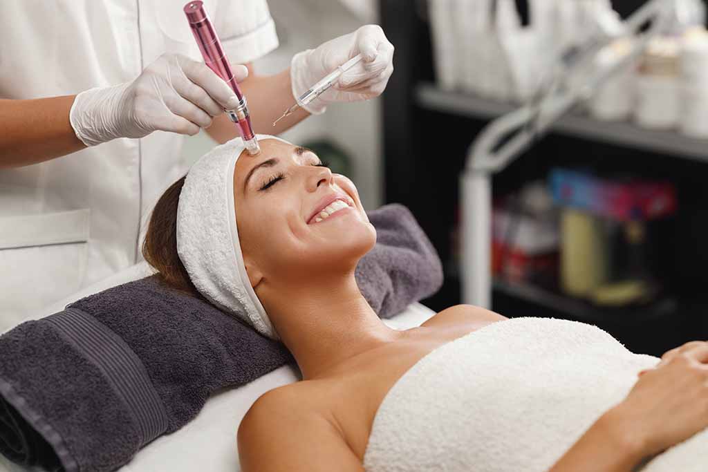 ¿Qué tratamientos se pueden aplicar para mejorar el contorno de los ojos?