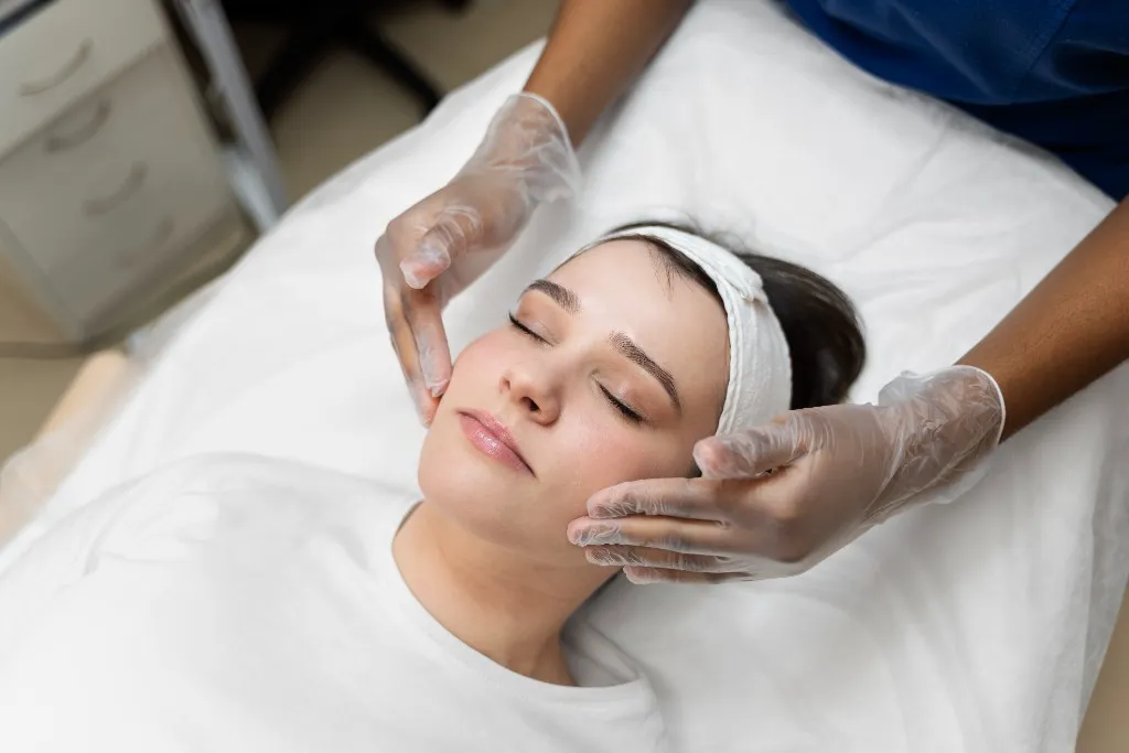 Tratamientos faciales no invasivos para rejuvenecer sin cirugía